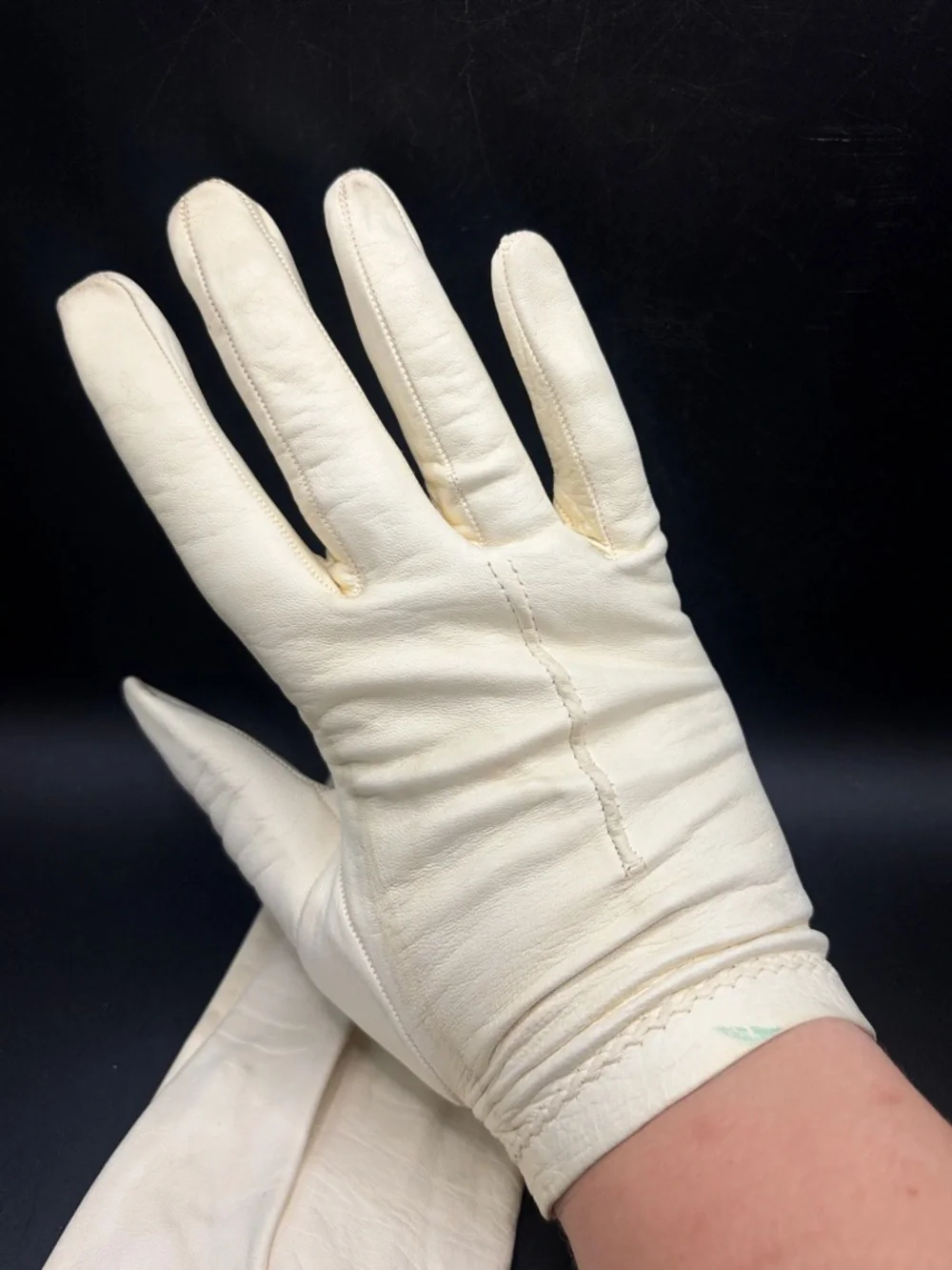 Vintage Off White Leather Ladies Driving Gloves Wrist Gloves, Accessories